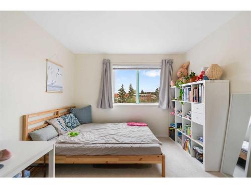 2-4618 77 Street Nw, Calgary, AB - Indoor Photo Showing Bedroom