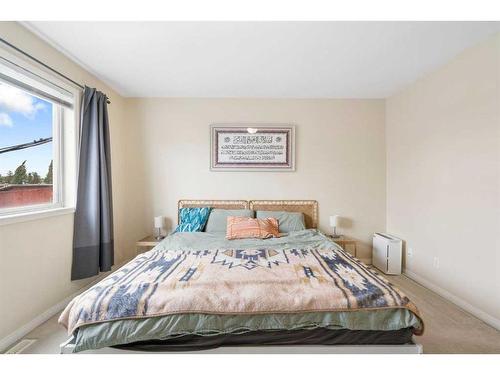 2-4618 77 Street Nw, Calgary, AB - Indoor Photo Showing Bedroom