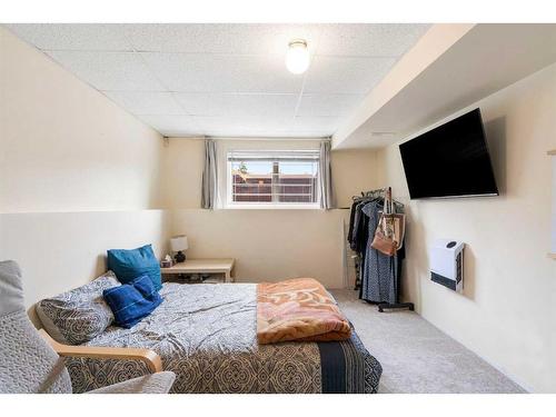 2-4618 77 Street Nw, Calgary, AB - Indoor Photo Showing Bedroom