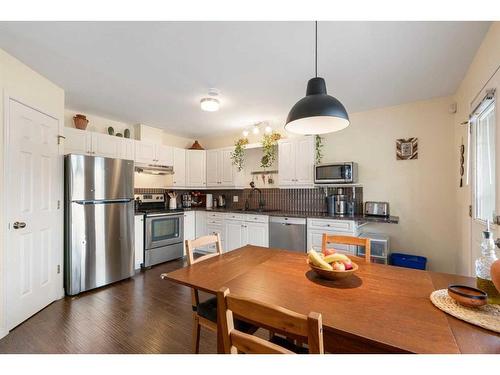 2-4618 77 Street Nw, Calgary, AB - Indoor Photo Showing Kitchen