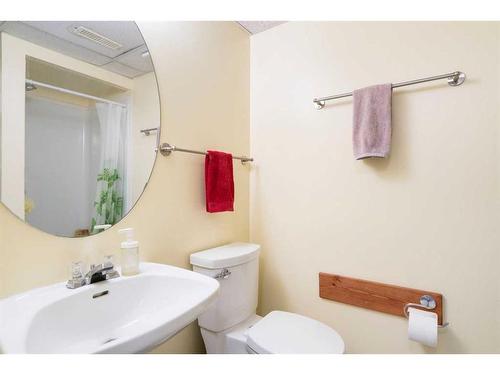 2-4618 77 Street Nw, Calgary, AB - Indoor Photo Showing Bathroom