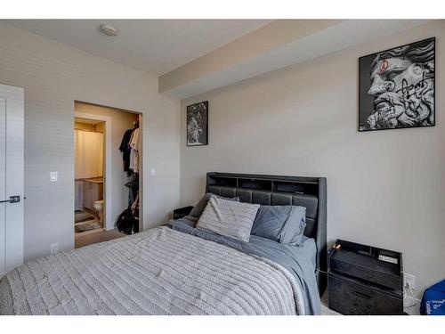 107-1702 17 Avenue Sw, Calgary, AB - Indoor Photo Showing Bedroom