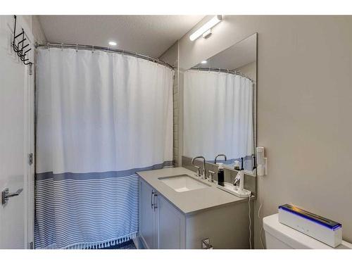 107-1702 17 Avenue Sw, Calgary, AB - Indoor Photo Showing Bathroom