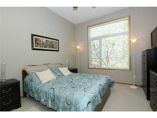 35 Wentworth Gardens Sw, Calgary, AB - Indoor Photo Showing Bedroom