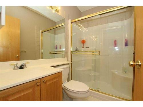 35 Wentworth Gardens Sw, Calgary, AB - Indoor Photo Showing Bathroom