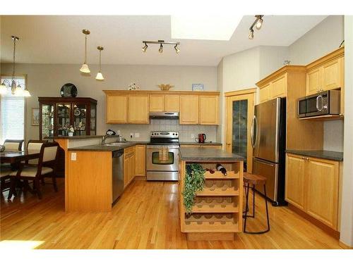 35 Wentworth Gardens Sw, Calgary, AB - Indoor Photo Showing Kitchen