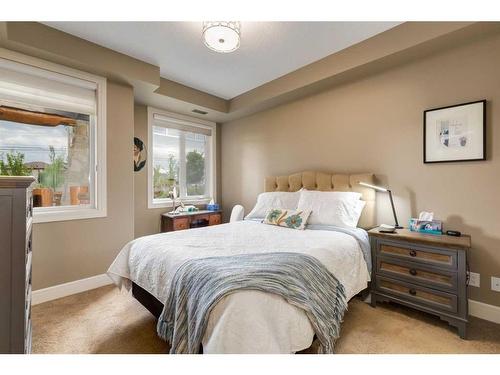1127-2330 Fish Creek Boulevard Sw, Calgary, AB - Indoor Photo Showing Bedroom