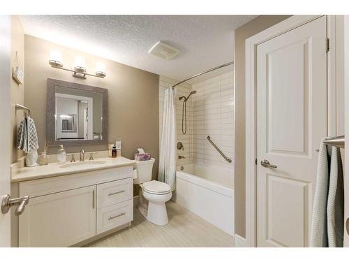1127-2330 Fish Creek Boulevard Sw, Calgary, AB - Indoor Photo Showing Bathroom