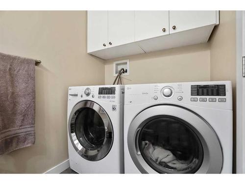 15 Cimarron Meadows Crescent, Okotoks, AB - Indoor Photo Showing Laundry Room