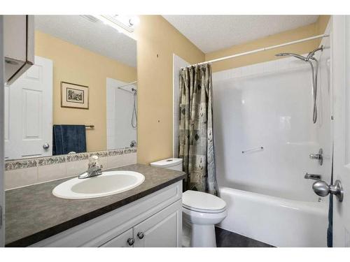 15 Cimarron Meadows Crescent, Okotoks, AB - Indoor Photo Showing Bathroom