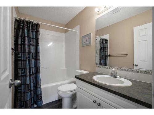 15 Cimarron Meadows Crescent, Okotoks, AB - Indoor Photo Showing Bathroom