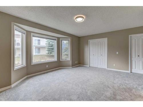 42 Hamptons Link Nw, Calgary, AB - Indoor Photo Showing Other Room