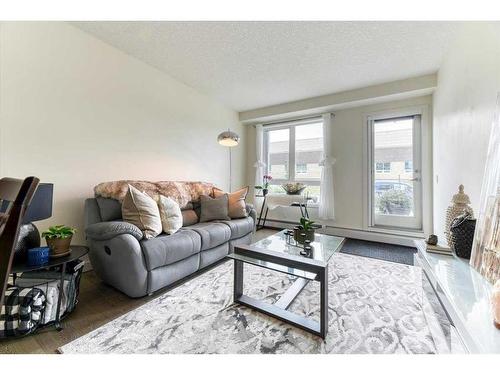 1104-175 Silverado Boulevard Sw, Calgary, AB - Indoor Photo Showing Living Room