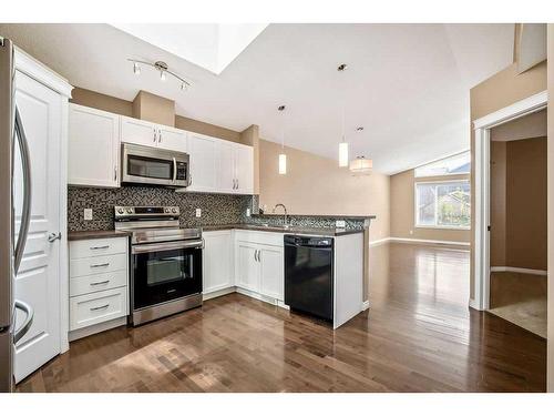 38 Auburn Bay Gardens, Calgary, AB - Indoor Photo Showing Kitchen With Stainless Steel Kitchen With Upgraded Kitchen