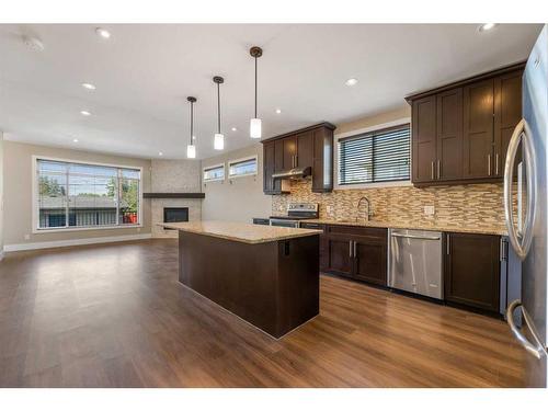 308 26 Avenue Ne, Calgary, AB - Indoor Photo Showing Kitchen With Upgraded Kitchen