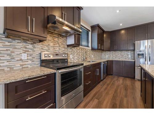 308 26 Avenue Ne, Calgary, AB - Indoor Photo Showing Kitchen With Upgraded Kitchen