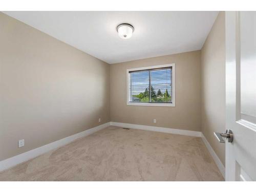 308 26 Avenue Ne, Calgary, AB - Indoor Photo Showing Other Room