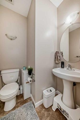 161 Walden Manor Se, Calgary, AB - Indoor Photo Showing Bathroom