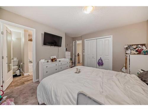 161 Walden Manor Se, Calgary, AB - Indoor Photo Showing Bedroom