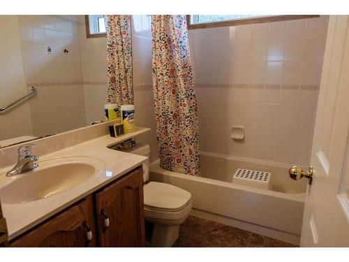 319 Hidden Vale Place Nw, Calgary, AB - Indoor Photo Showing Bathroom
