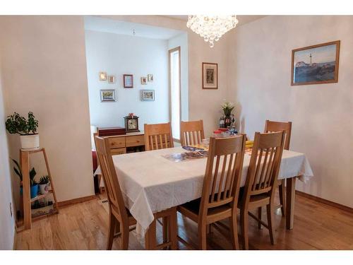 319 Hidden Vale Place Nw, Calgary, AB - Indoor Photo Showing Dining Room