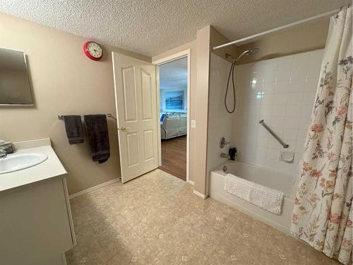 205-5000 Somervale Court Sw, Calgary, AB - Indoor Photo Showing Bathroom