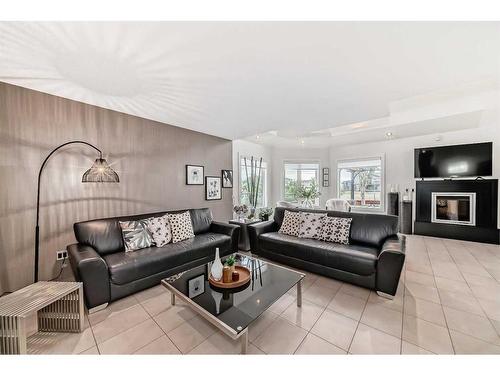 125 Westchester Way, Chestermere, AB - Indoor Photo Showing Living Room