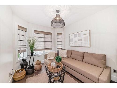 125 Westchester Way, Chestermere, AB - Indoor Photo Showing Living Room