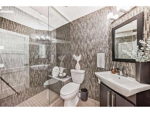 125 Westchester Way, Chestermere, AB - Indoor Photo Showing Bathroom