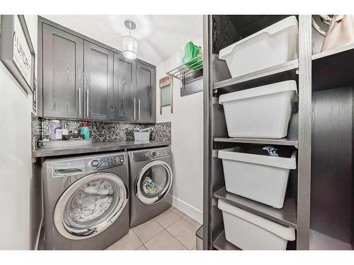 125 Westchester Way, Chestermere, AB - Indoor Photo Showing Laundry Room