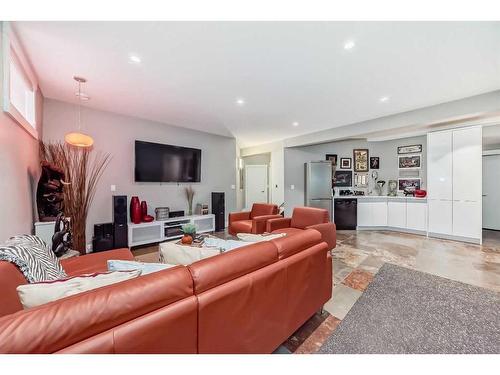 125 Westchester Way, Chestermere, AB - Indoor Photo Showing Living Room