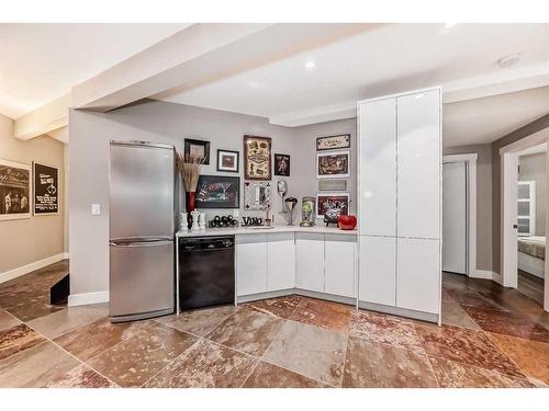 125 Westchester Way, Chestermere, AB - Indoor Photo Showing Kitchen