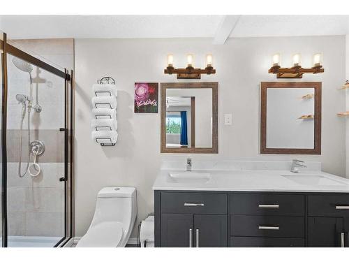272 Hidden Ranch Circle Nw, Calgary, AB - Indoor Photo Showing Bathroom