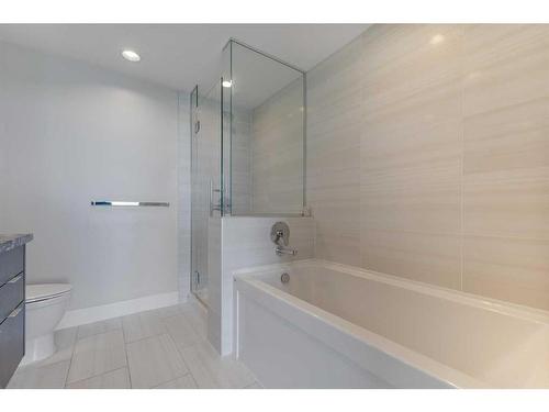 1903-510 6 Avenue Se, Calgary, AB - Indoor Photo Showing Bathroom