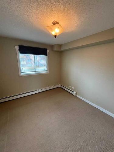 205-920 68 Avenue Sw, Calgary, AB - Indoor Photo Showing Other Room