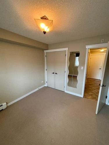 205-920 68 Avenue Sw, Calgary, AB - Indoor Photo Showing Other Room