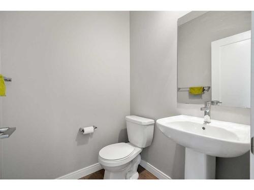 831 85 Street Sw, Calgary, AB - Indoor Photo Showing Bathroom
