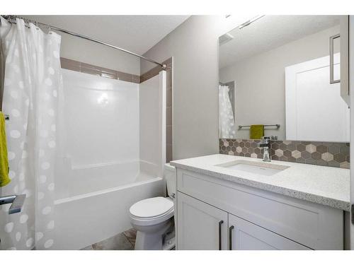 831 85 Street Sw, Calgary, AB - Indoor Photo Showing Bathroom