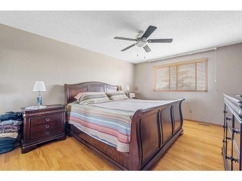 6 Golden Key Estates, Rural Rocky View County, AB - Indoor Photo Showing Bedroom