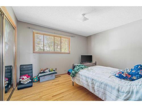 6 Golden Key Estates, Rural Rocky View County, AB - Indoor Photo Showing Bedroom