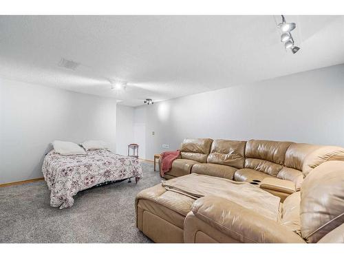 6 Golden Key Estates, Rural Rocky View County, AB - Indoor Photo Showing Living Room