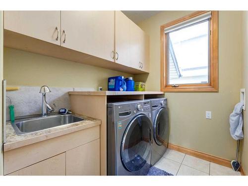 5 Simcoe Rise Sw, Calgary, AB - Indoor Photo Showing Laundry Room