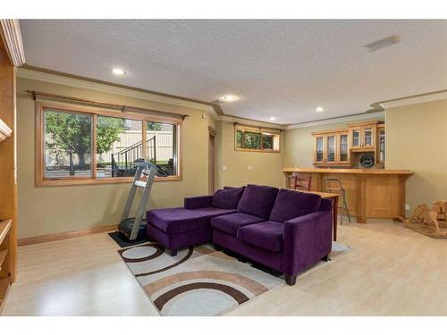 5 Simcoe Rise Sw, Calgary, AB - Indoor Photo Showing Living Room