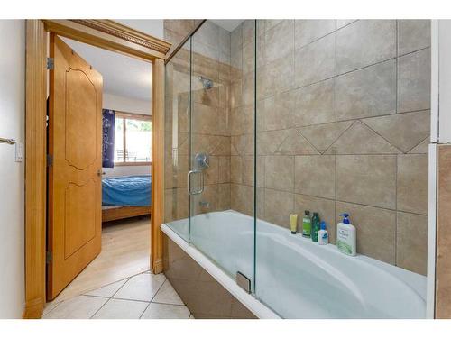 5 Simcoe Rise Sw, Calgary, AB - Indoor Photo Showing Bathroom