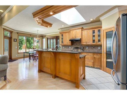 5 Simcoe Rise Sw, Calgary, AB - Indoor Photo Showing Kitchen