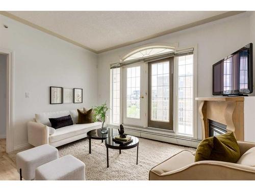 406-1315 12 Avenue Sw, Calgary, AB - Indoor Photo Showing Living Room