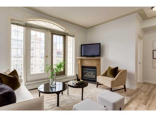 406-1315 12 Avenue Sw, Calgary, AB - Indoor Photo Showing Living Room With Fireplace