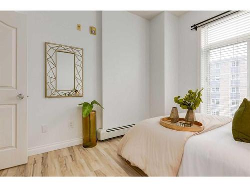 406-1315 12 Avenue Sw, Calgary, AB - Indoor Photo Showing Bedroom