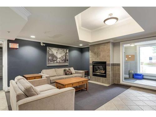 406-1315 12 Avenue Sw, Calgary, AB - Indoor With Fireplace