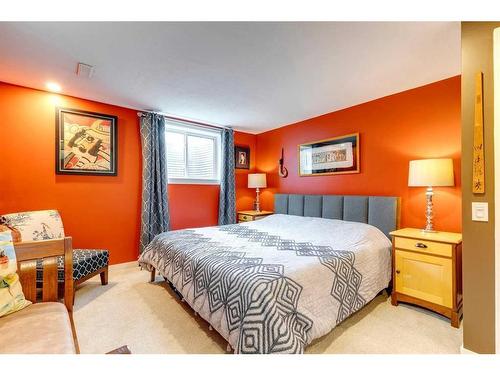 4935 Vantage Crescent Nw, Calgary, AB - Indoor Photo Showing Bedroom
